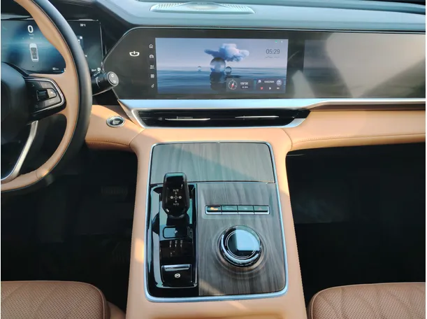 Car image 18