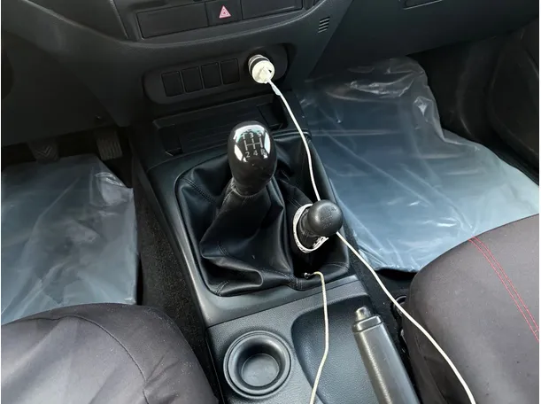Car image 19