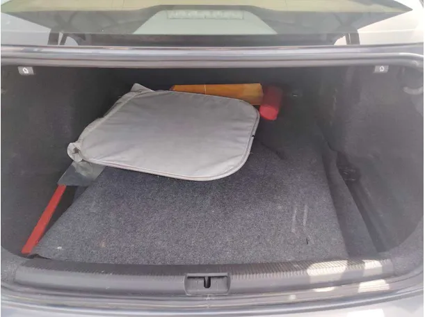 Car image 24