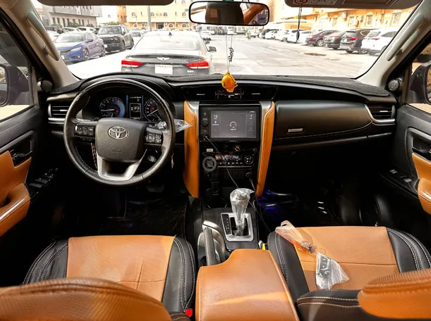 Car image 16
