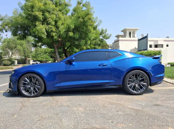 Car image 4