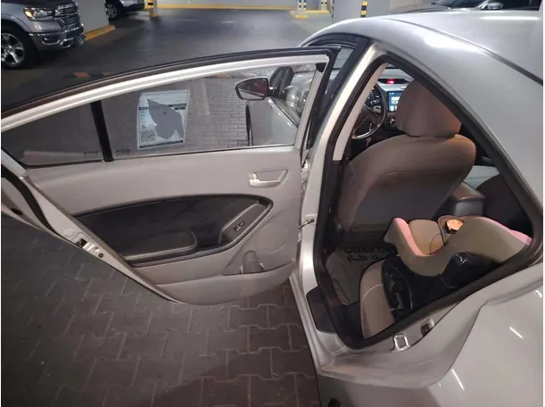 Car image 17