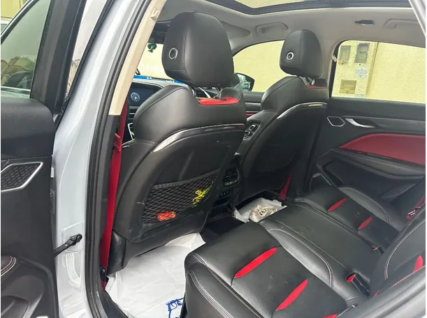 Car image 16