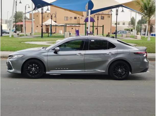 Car image 8