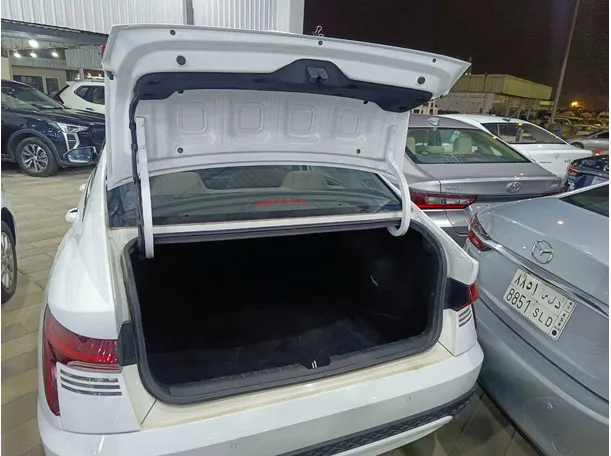 Car image 21