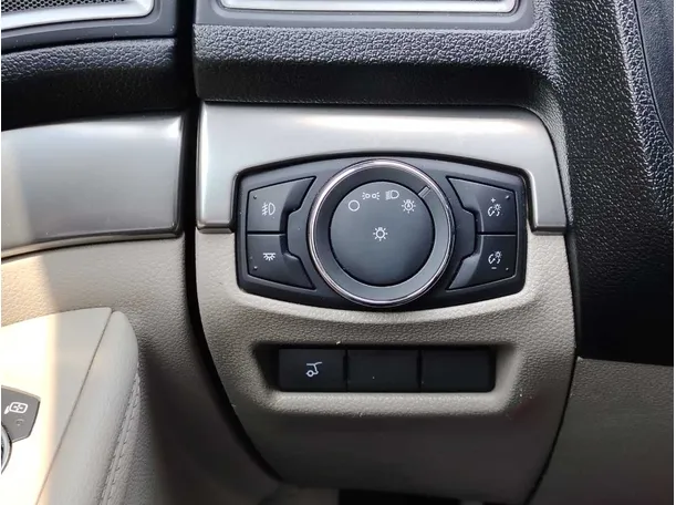 Car image 29
