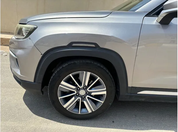 Car image 8