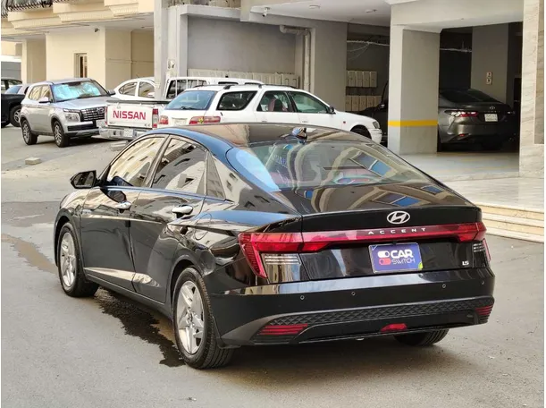 Car image 7