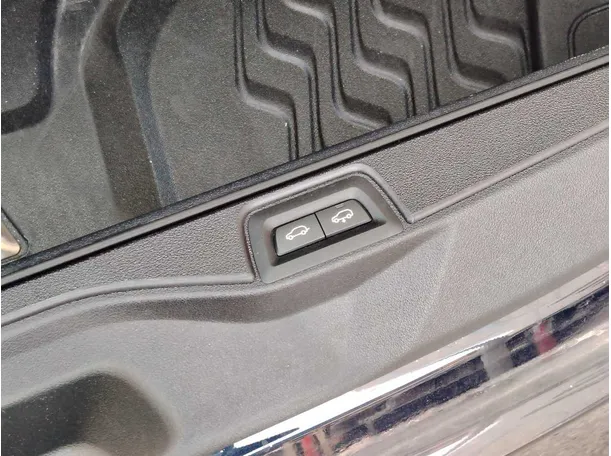 Car image 36