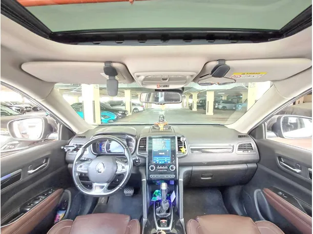 Car image 17
