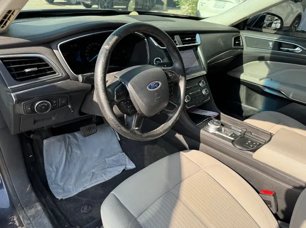Car image 13