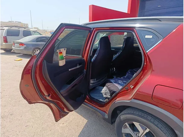 Car image 14