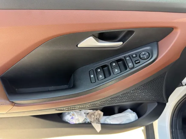 Car image 25