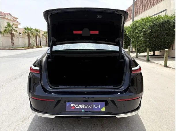 Car image 27