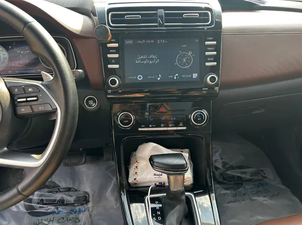 Car image 19