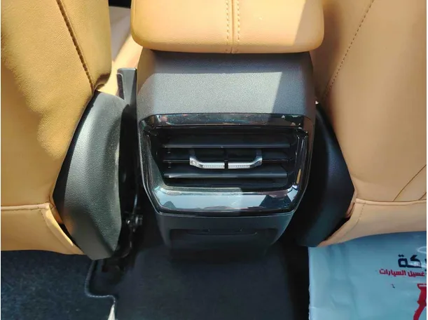 Car image 32