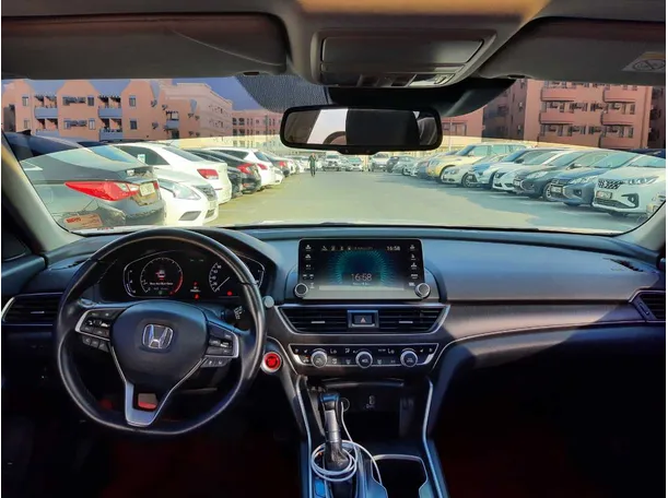 Car image 16