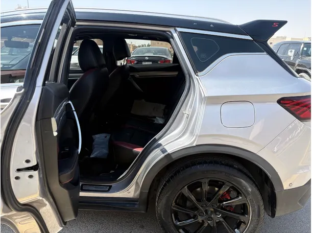 Car image 15