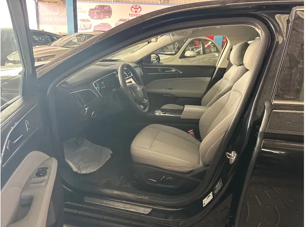Car image 11