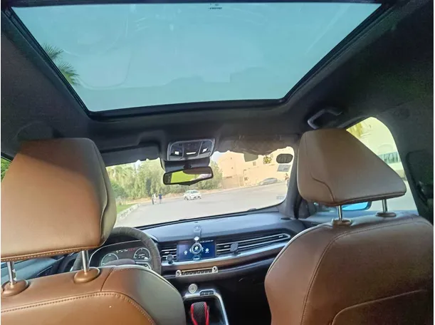 Car image 20