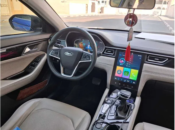 Car image 17