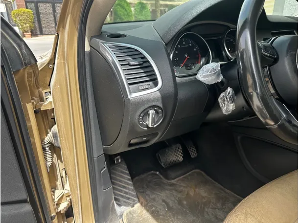 Car image 29