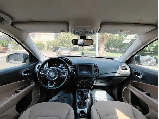 Car image 17