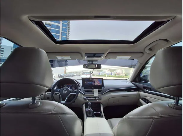 Car image 19