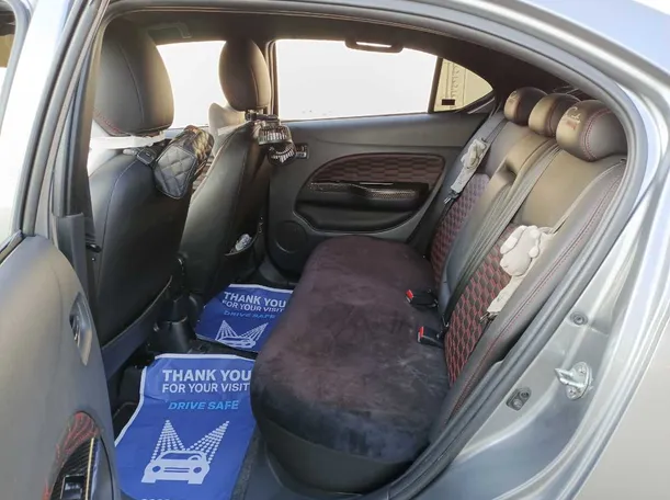 Car image 13