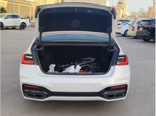 Car image 25