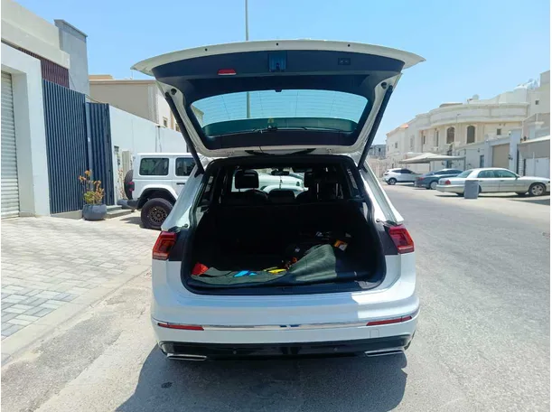 Car image 25
