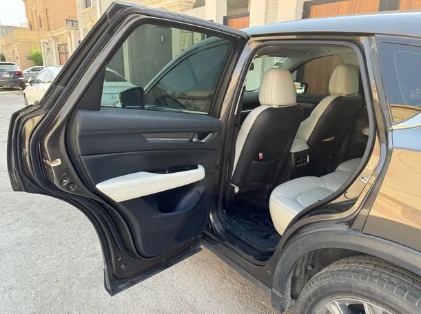 Car image 10