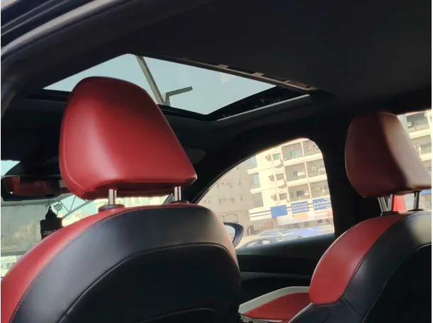 Car image 17