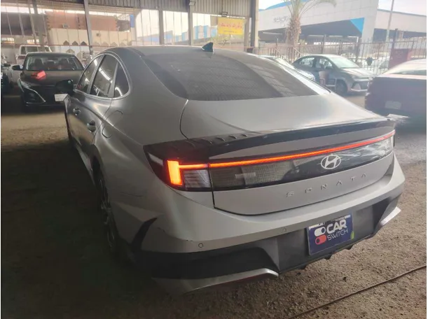 Car image 7