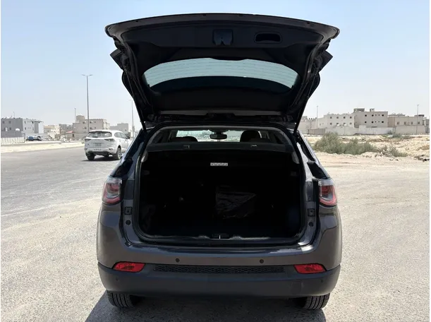 Car image 25