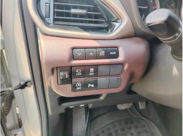 Car image 30