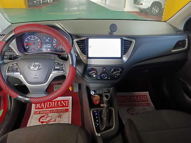Car image 18