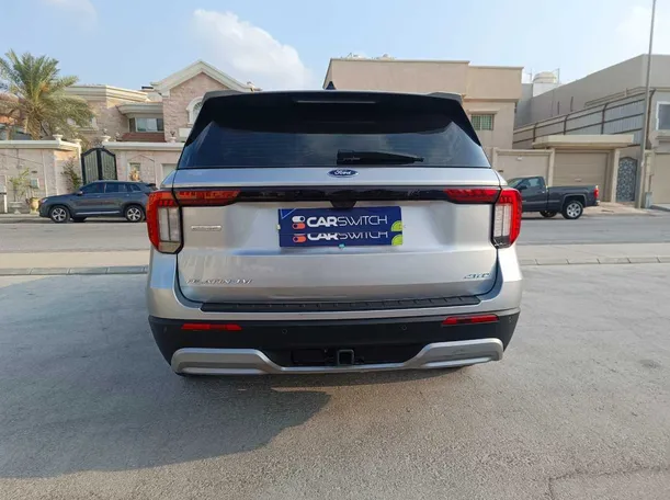 Car image 6