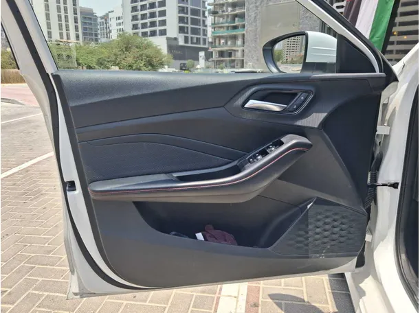 Car image 10