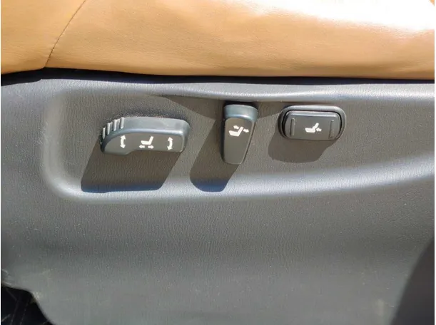Car image 40