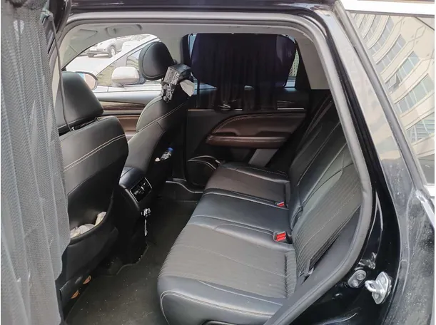 Car image 13