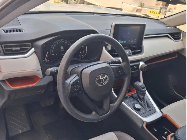 Car image 13