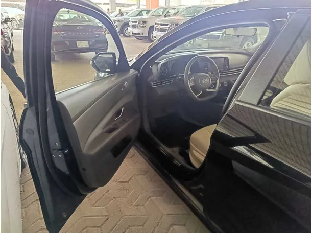 Car image 10