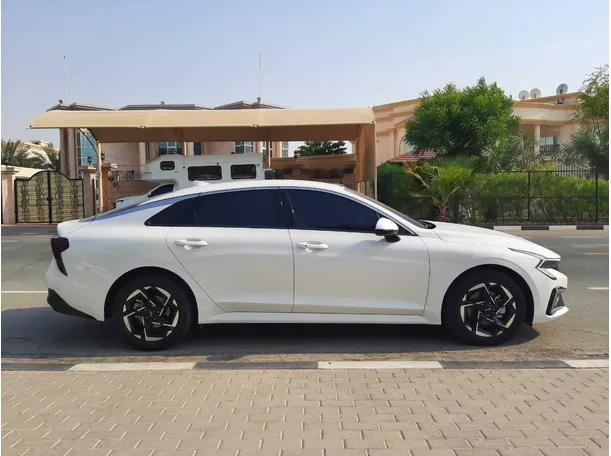 Car image 8