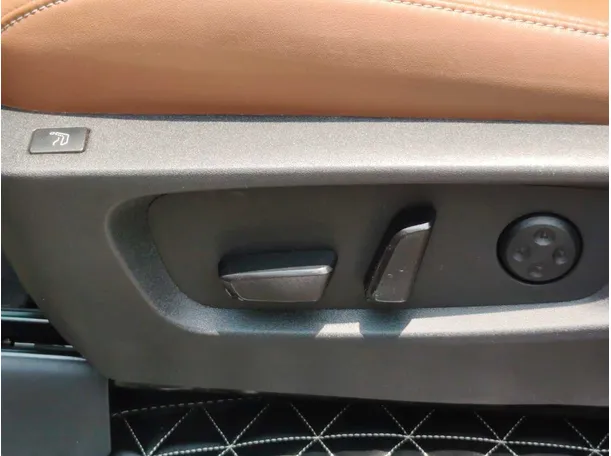 Car image 35
