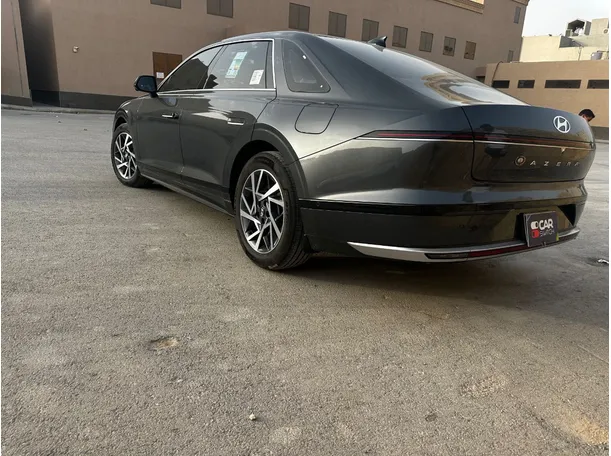 Car image 7