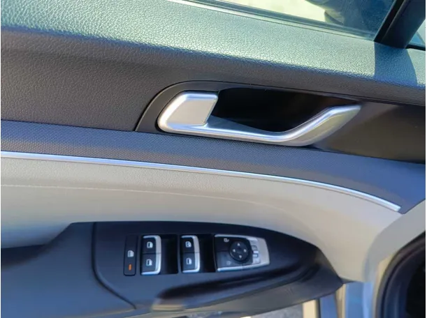 Car image 28