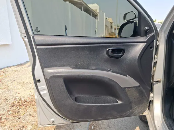 Car image 10