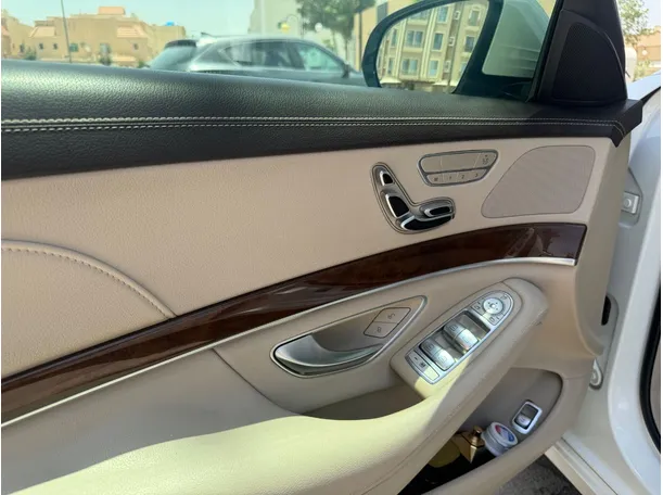 Car image 30