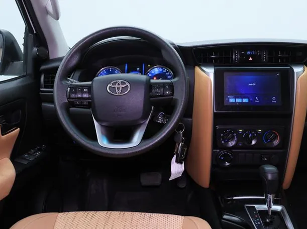 Car image 15